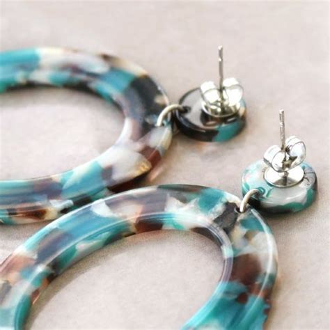 Create beautiful earrings with our trendy resin pendants | Diy resin earrings, Resin jewelry ...