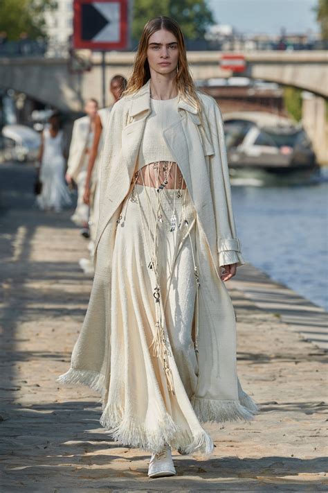 Chloé News, Collections, Fashion Shows, Fashion Week Reviews, and More ...