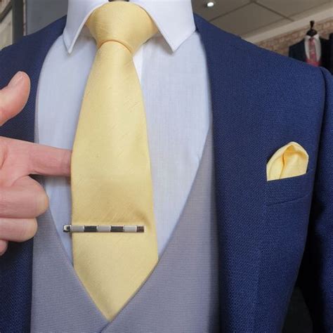 How to wear your tie clip