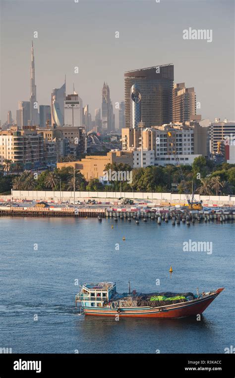 UAE, Dubai, Deira. Dhow ships on Dubai Creek Stock Photo - Alamy