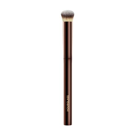 The 10 Best Concealer Brushes, According to Makeup Artists | Who What Wear