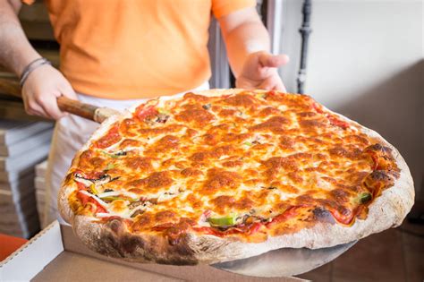 The top 10 old school pizza in Toronto