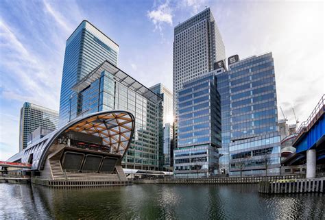 Offices In Canary Wharf Are In Lockdown After Worker Shows Coronavirus Symptoms | Complex UK