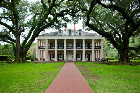 Discovering Louisiana's Historic Plantations: Oak Alley And Laura ...