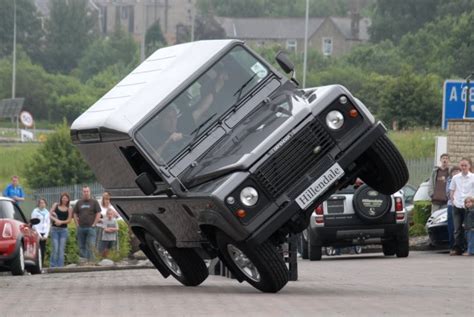 10 beautiful car stunt pictures!