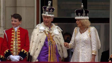 Watch King Charles III make first balcony appearance after coronation | CNN