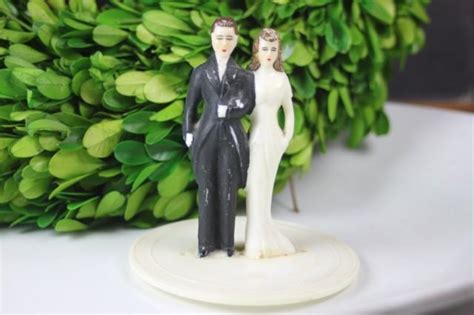 Antique Wedding Cake Topper / 1940's / Brunette Bride And Groom #2624439 - Weddbook