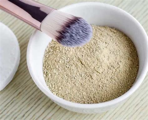 Bentonite Clay Face Mask Recipe & Benefits For Skin | HerZindagi