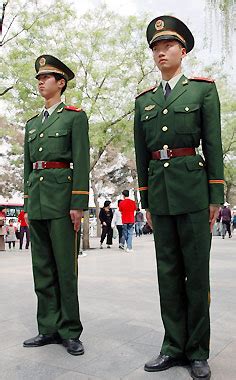 Armed Police Wear New Uniforms -- china.org.cn