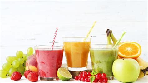 You Should Reconsider Drinking Fruit Smoothies For Breakfast. Here's Why