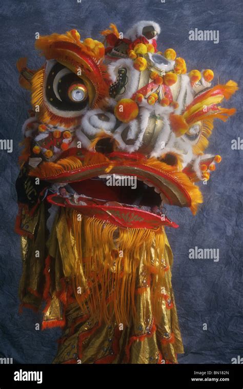 Chinese dragon dancers costumes Stock Photo - Alamy