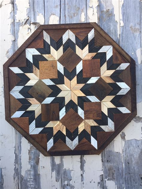 LO17 Amish Barn quilt wood plaque (Octagon (21 across)