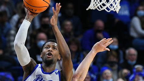 Drake men's basketball beats Evansville, 73-51, in MVC matchup