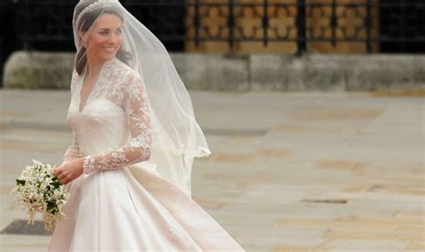 Kate Middleton made ‘tiny waist look even tinier’ in wedding dress ...