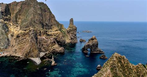 Best Time to See Liancourt Rocks (Dokdo) in South Korea 2019 - Rove.me