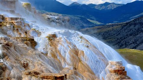 Mammoth Hot Springs in Yellowstone - Yellowstone National Park