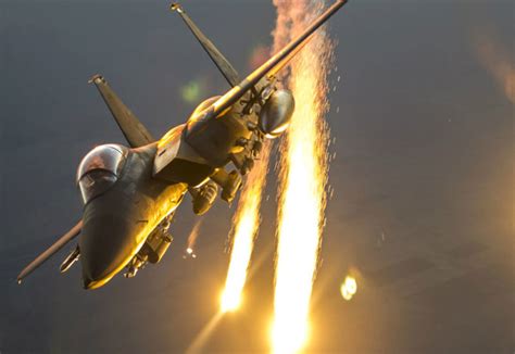 F-16-Flare-2 | Military Machine