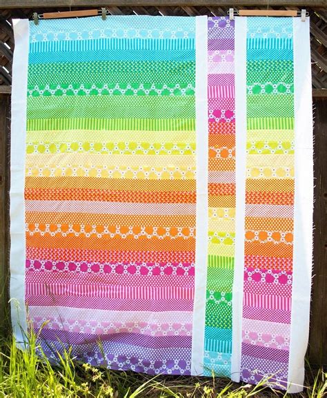 Quilt Top: Rainbow Flip – Play Crafts | Jellyroll quilts, Jelly roll quilt patterns, Easy quilts