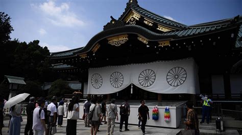 Japan Cabinet Ministers Visit Yasukuni Shrine - The New York Times