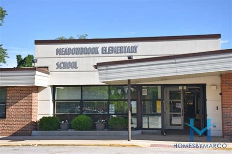 Meadowbrook Elementary School, Northbrook, Illinois - August 2018 ...