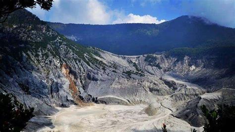 Tangkuban Perahu, Wisata Alam dari Legenda Sangkuriang