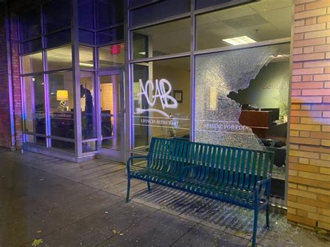 Riot declared, rescinded after windows smashed in Lloyd District | KOIN.com