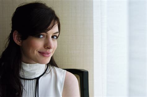 Anne Hathaway Pretty Hd Photos Wallpaper, HD Celebrities 4K Wallpapers, Images and Background ...