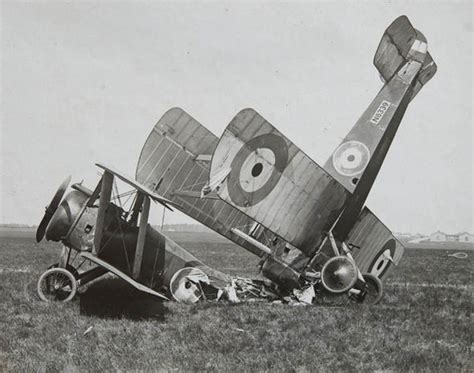 Bizarre plane crash photos from First World War revealed | History | News | Express.co.uk