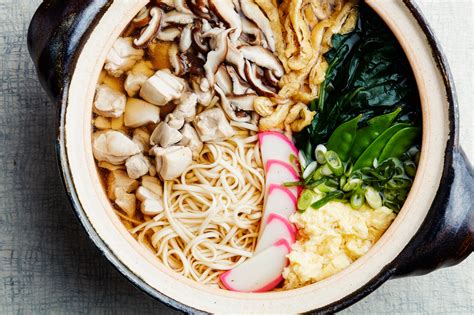 Nabeyaki Udon Soup With Chicken, Spinach, and Mushrooms Recipe