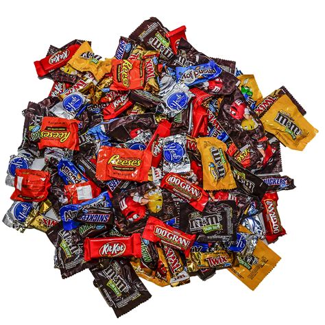 Mua Chocolate Candy Assortment (5.6 lb Bag) Reese's, Milky Way Bars, M&Ms, Snickers, Peanut M&Ms ...