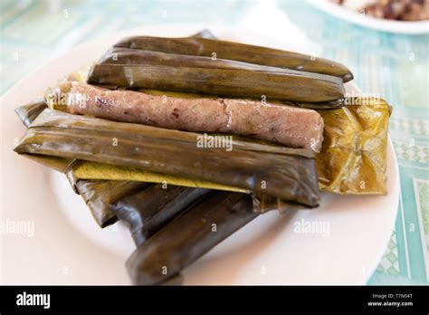 Popular Filipino dessert - Suman is a Philippine favorite made of ...