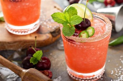 10 Easy Cherry Cocktails - Insanely Good