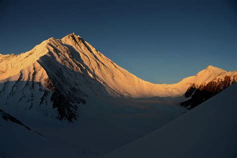 07 Sunrise On Mount Everest Northeast Ridge, Pinnacles And Summit ...