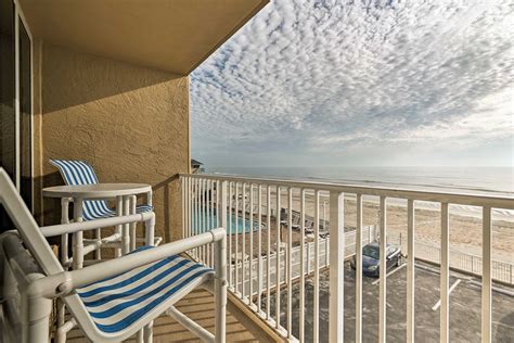 Oceanfront Daytona Beach Studio w/ Balcony & Pool! UPDATED 2021 ...