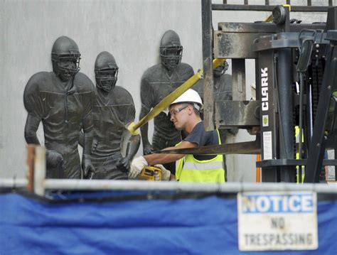 Watch Penn State Remove The Joe Paterno Statue [VIDEO] | IBTimes