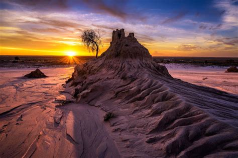 Lake Mungo and the surrounding Willandra Lakes of NSW were established ...