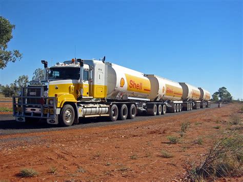 File:Road Train Australia.jpg - Wikipedia