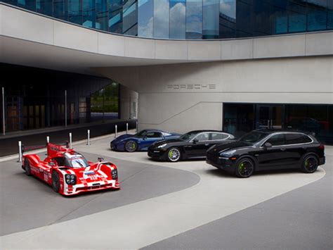 Porsche begins making deliveries at Atlanta Experience Center