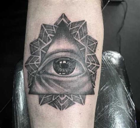 Oog tattoo: betekenis en oorsprong & 50x tattoo-inspiratie