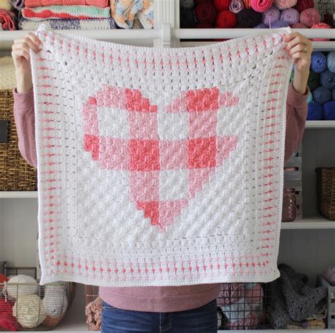 Crochet Gingham Heart Blanket | Daisy Farm Crafts