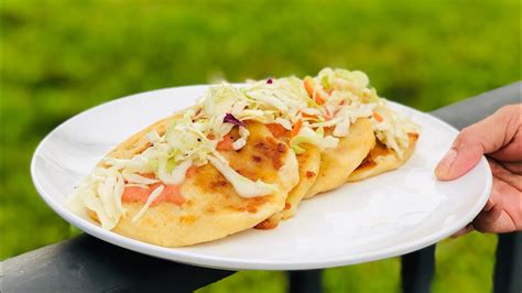 Pupusas de chicharron con queso - YouTube