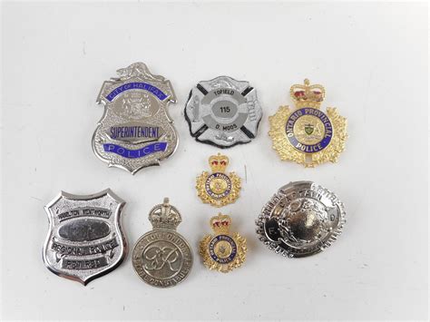 ASSORTED CANADIAN POLICE BADGES