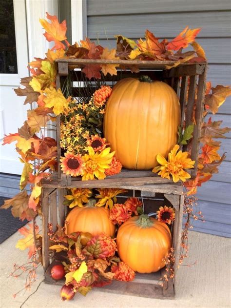 Rustic farmhouse front porch decorating ideas (27) | Thanksgiving decorations outdoor, Fall ...