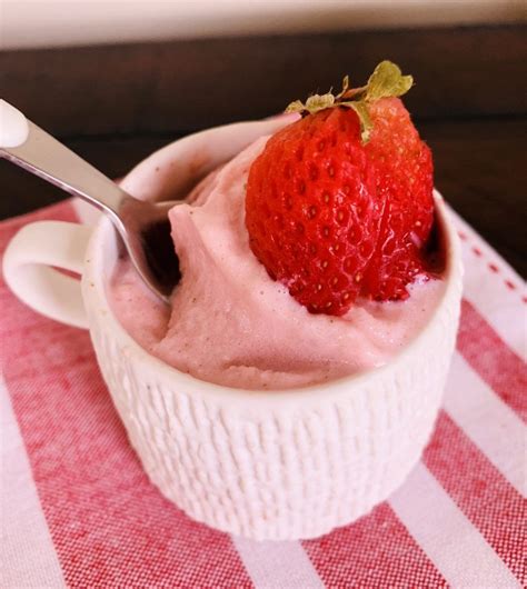 3-Ingredient No-Churn Strawberry Frozen Yogurt - Recipe | Frozen yogurt ...