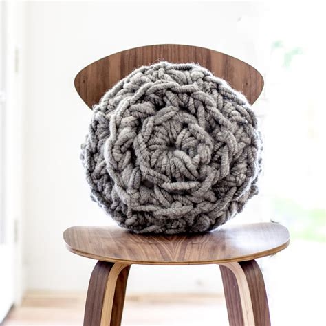 Hand Crochet Round Pillow Pattern – Flax and Twine