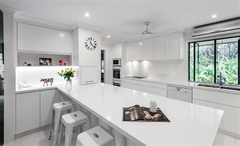 White on white: Minimalist kitchen design - Completehome