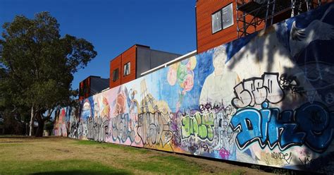 Melbourne Fresh Daily: MURAL VS GRAFFITI