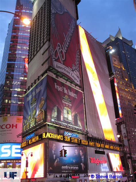 One Times Square | Nighttime shot of One Times Square, in Ti… | Flickr