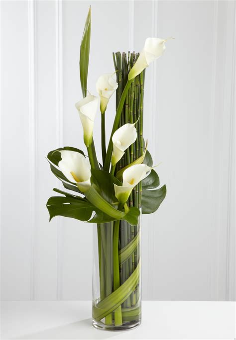 Pin by LUNA☆LUNA JUN on ~ Calla Lilies ~ | White flower arrangements, Modern flower arrangements ...