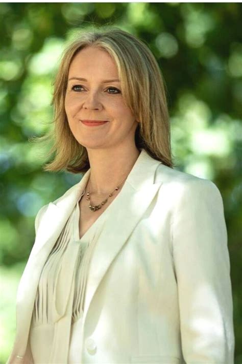 Liz truss biography politician age family net worth – Artofit